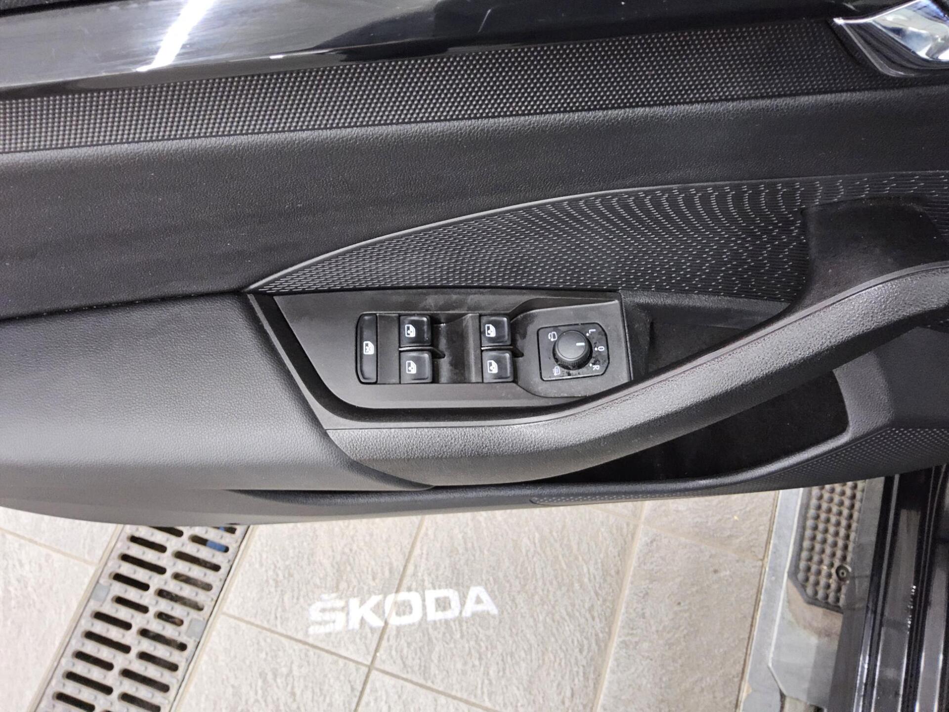 Skoda Octavia Kombi 2.0 TDI Ambition Navi LED vc 4xShz 10