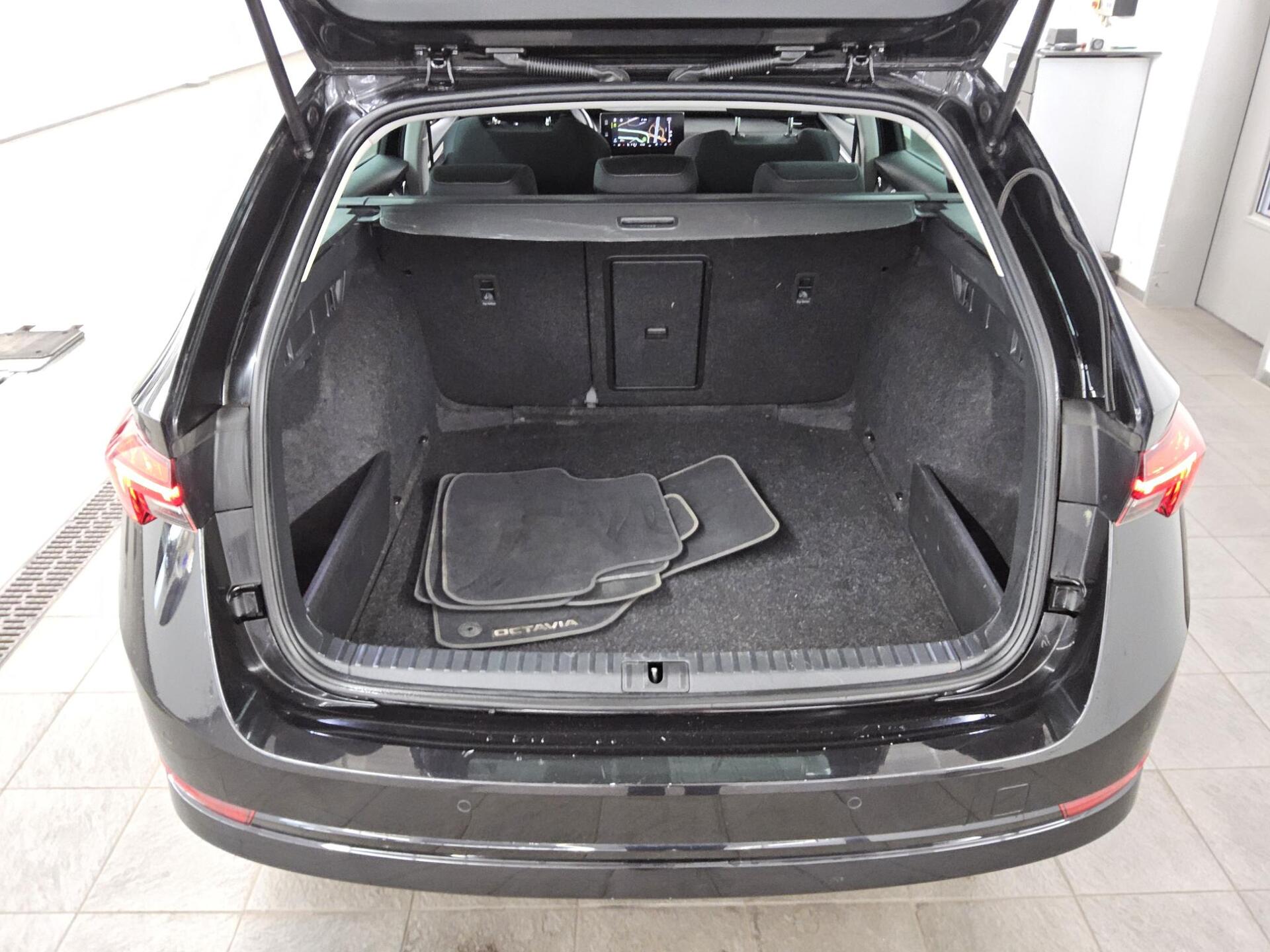 Skoda Octavia Kombi 2.0 TDI Ambition Navi LED vc 4xShz 12