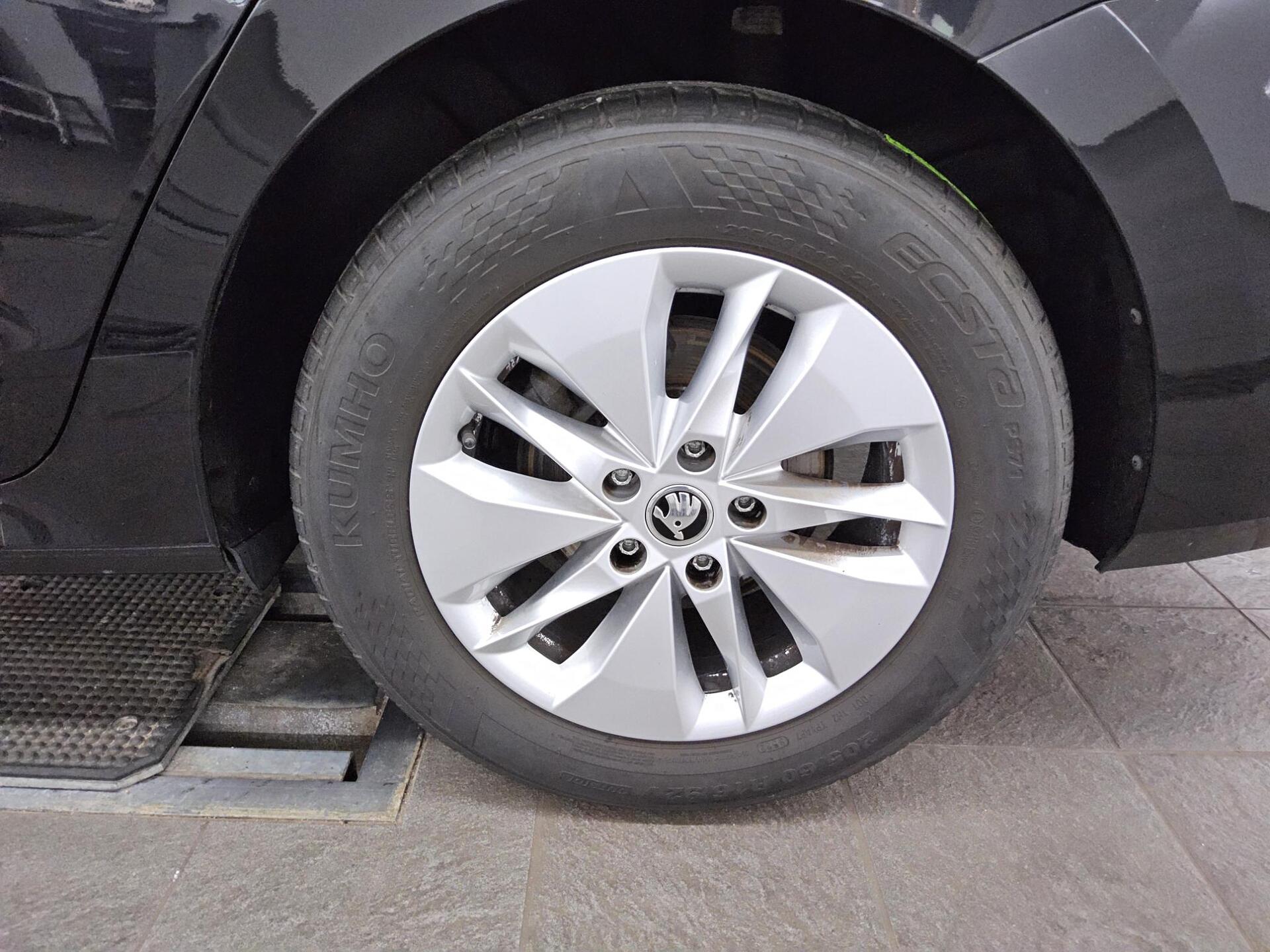 Skoda Octavia Kombi 2.0 TDI Ambition Navi LED vc 4xShz 11