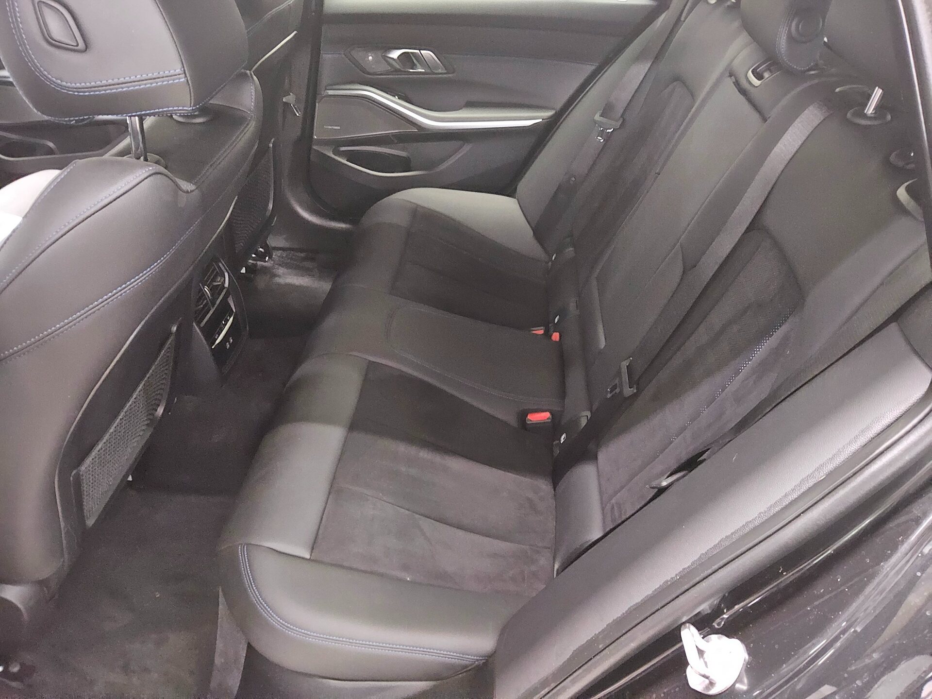 BMW 320dA Touring M-Sport Navi LED Curved Harman 13