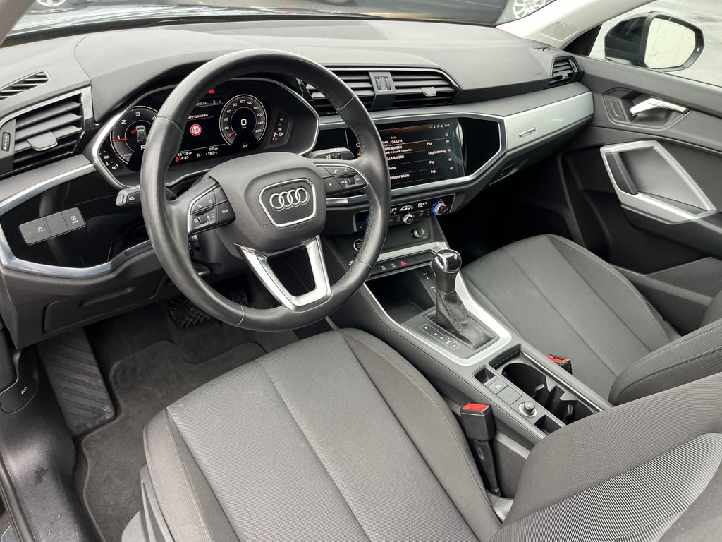Audi Q3 35 2.0 TDI S tronic Blackline 12