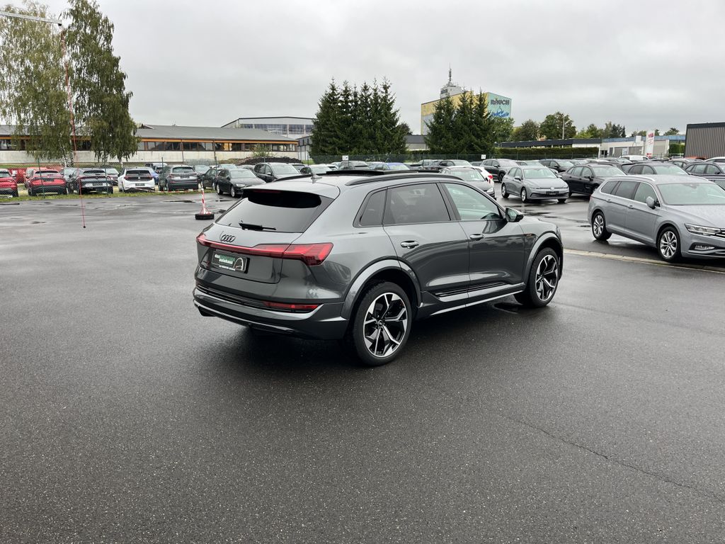 Audi e-tron quattro S 8