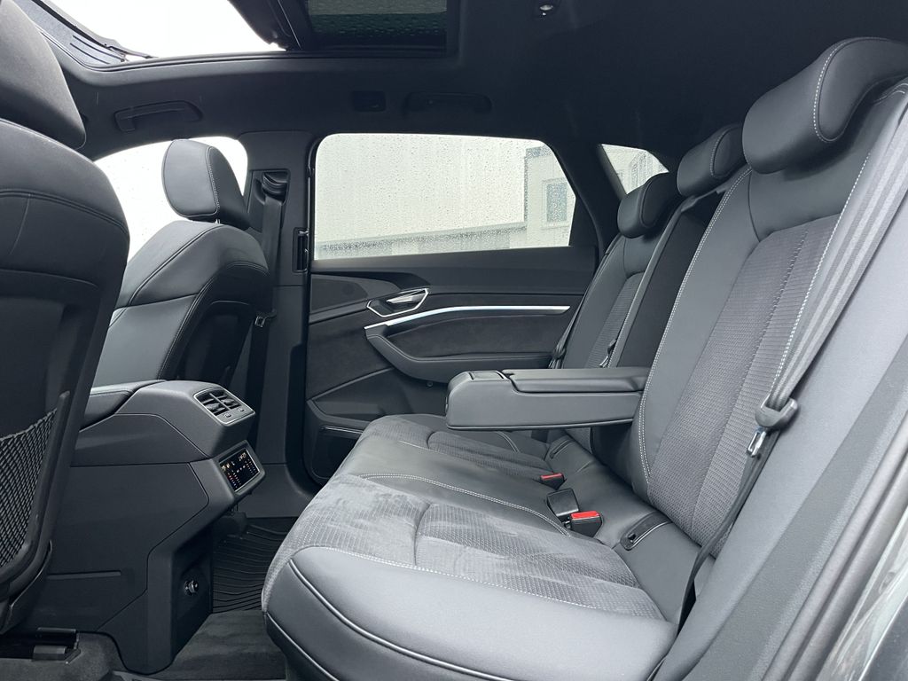 Audi e-tron quattro S 17