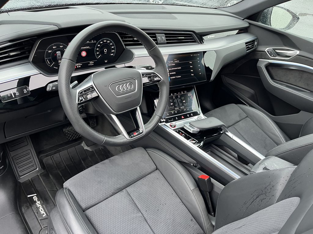 Audi e-tron quattro S 12