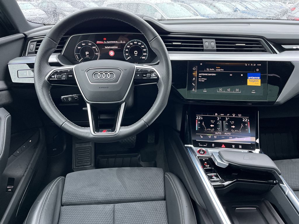 Audi e-tron quattro S 16