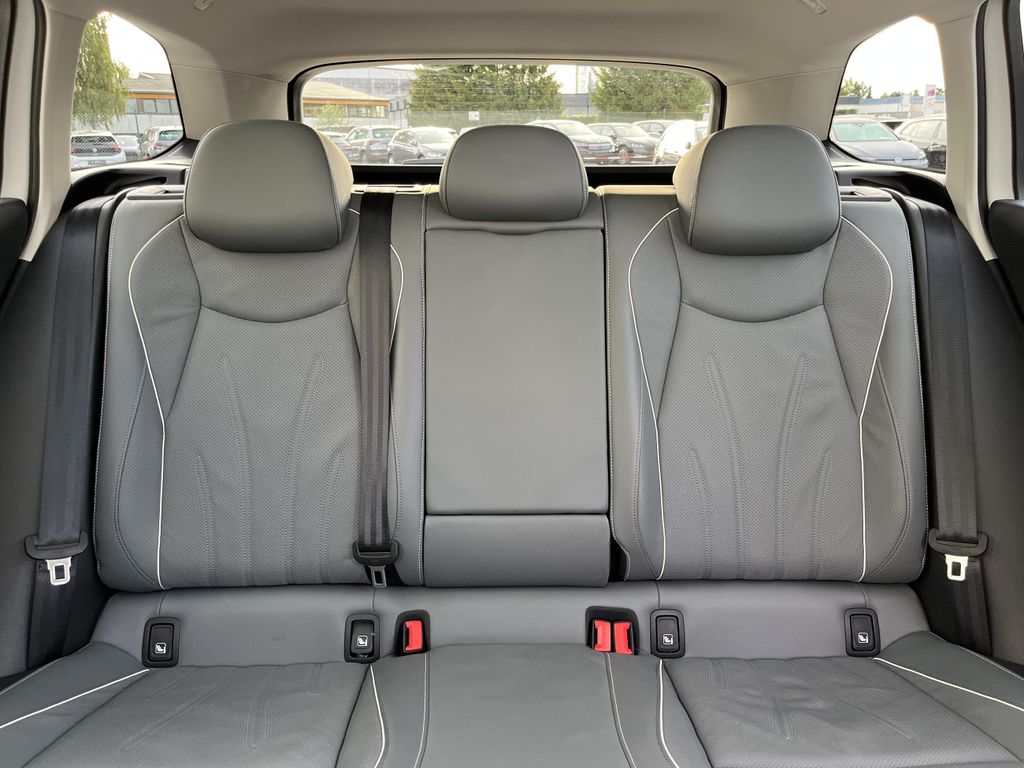 Volkswagen Passat Variant 2.0 TDI DSG Elegance 17