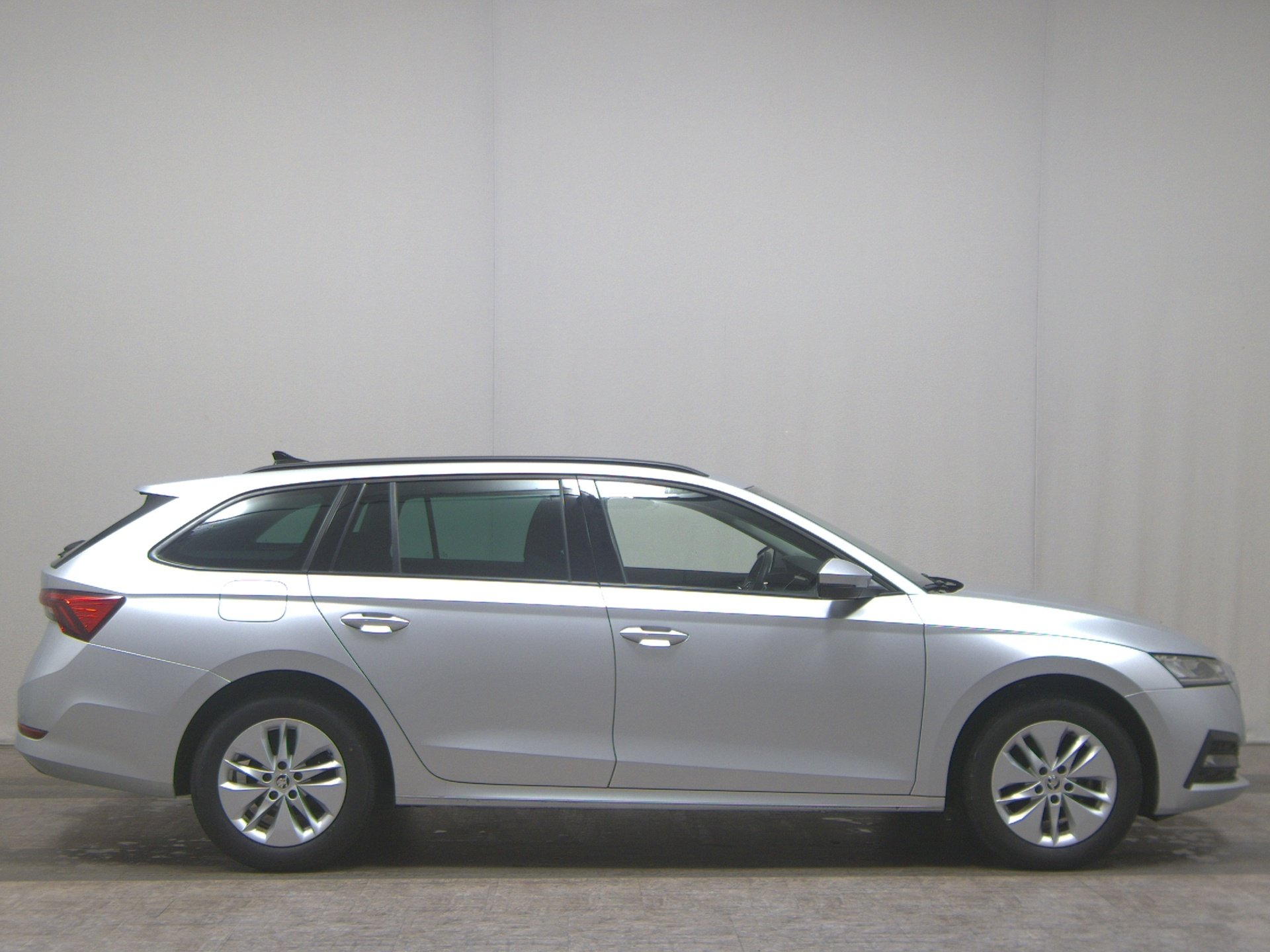 Skoda Octavia Kombi 2.0 TDI Ambition Navi LED vc AHK