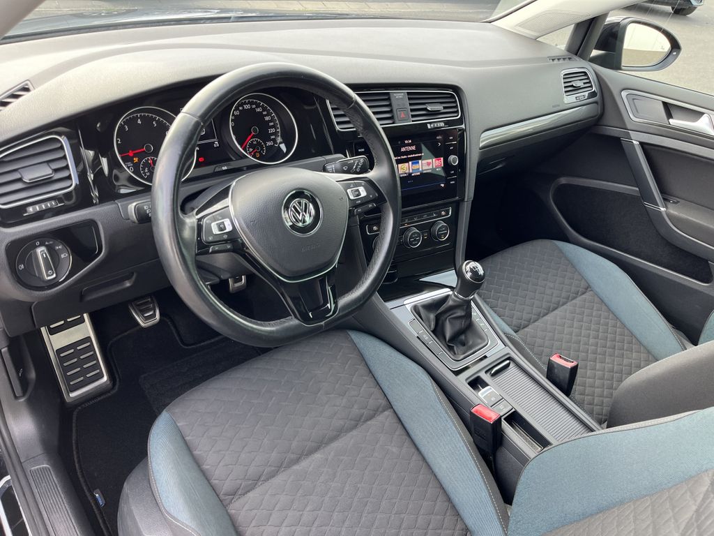 Volkswagen Golf 1.5 TSI IQ.Drive 11