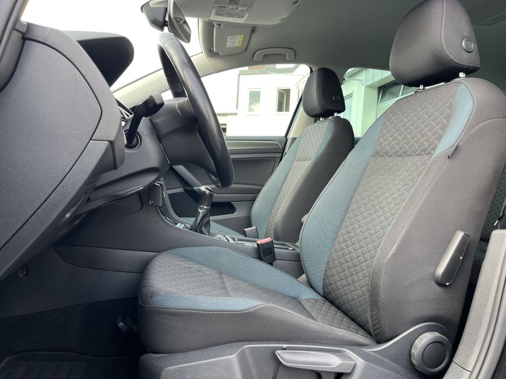 Volkswagen Golf 1.5 TSI IQ.Drive 12