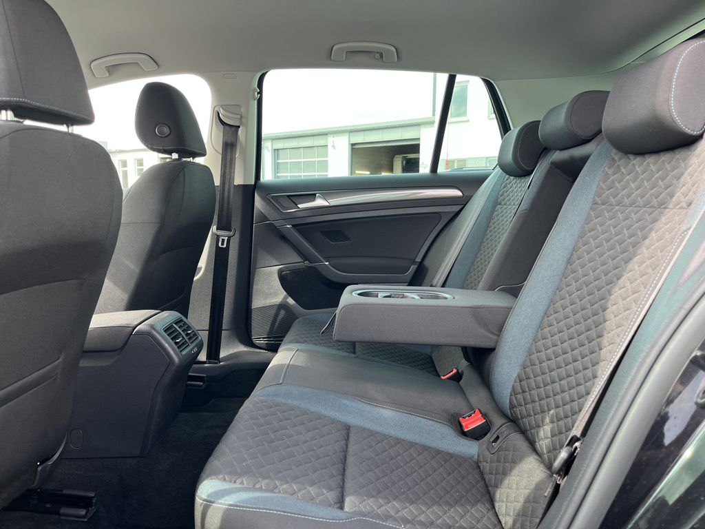 Volkswagen Golf 1.5 TSI IQ.Drive 16
