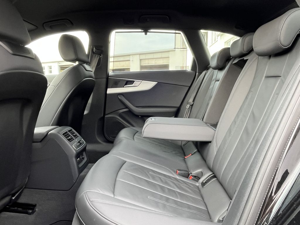 Audi A4 Avant 40 2.0 TDI quattro S tronic Blackline S 17