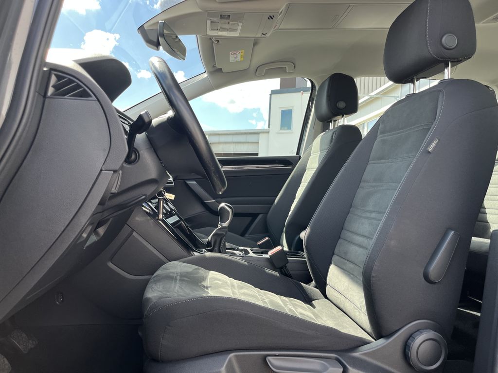 Volkswagen Touran 1.5 TSI Highline 12