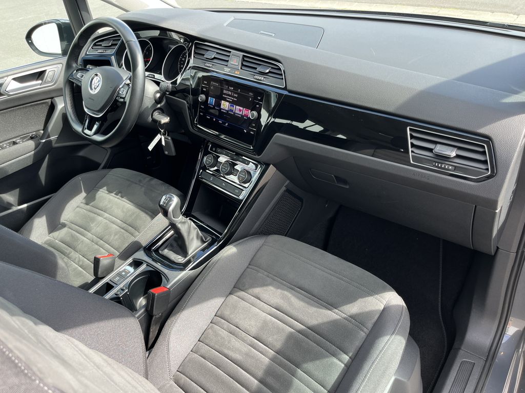Volkswagen Touran 1.5 TSI Highline 13