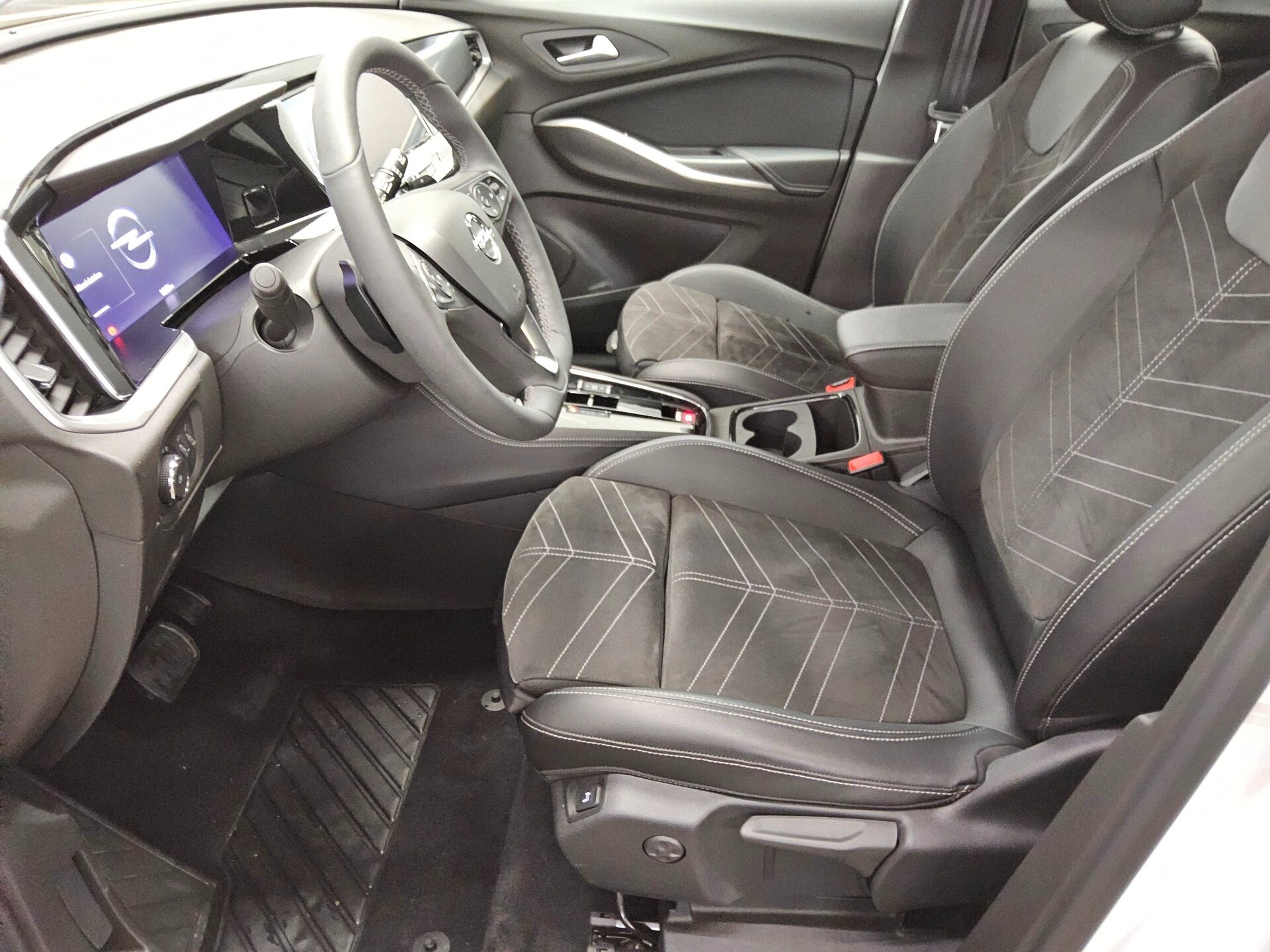 Opel Grandland X 1.5 D GS Line LED RFK AHK 9