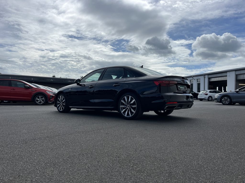 Audi A4 40 2.0 TDI quattro S tronic S line 10