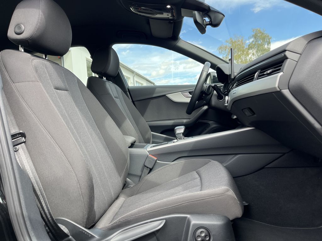Audi A4 40 2.0 TDI quattro S tronic S line 15