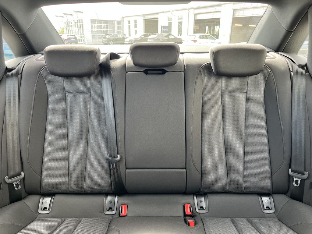 Audi A4 40 2.0 TDI quattro S tronic S line 18