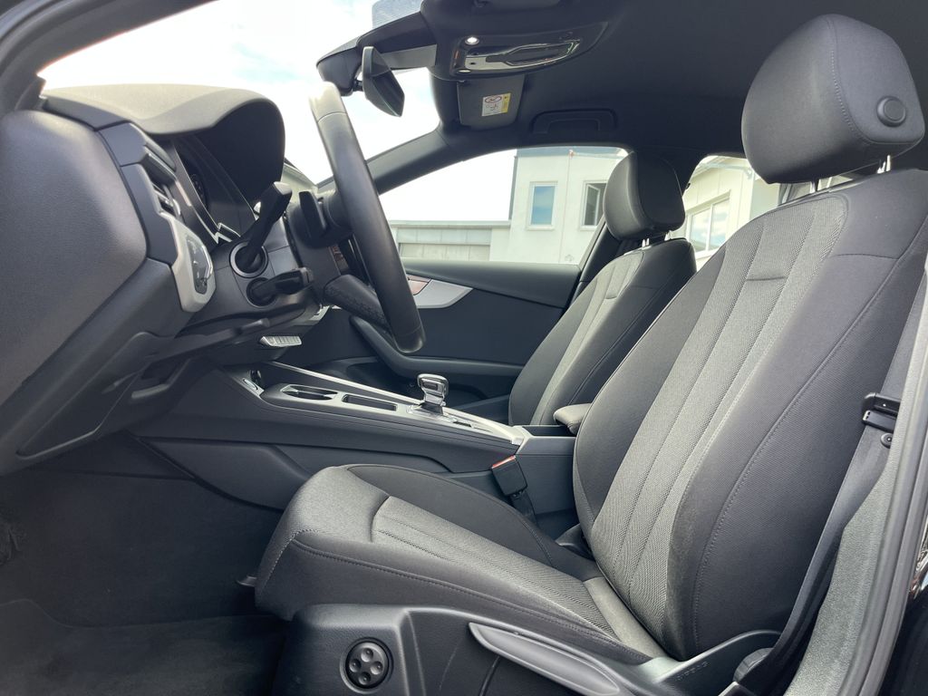 Audi A4 40 2.0 TDI quattro S tronic S line 13