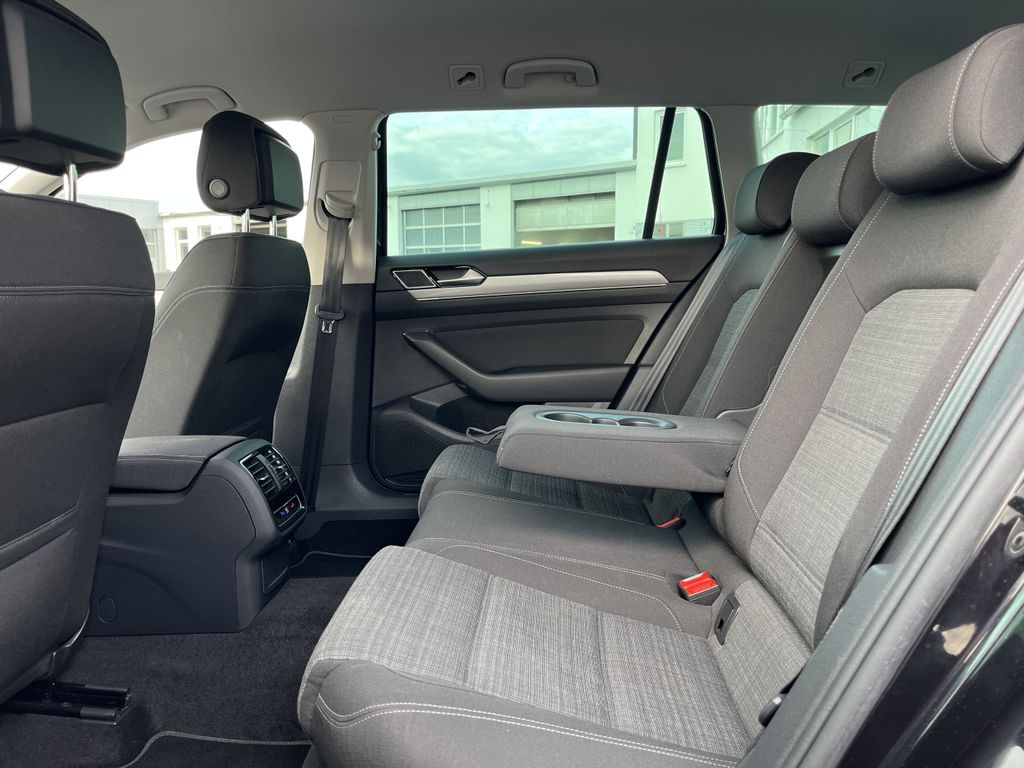 Volkswagen Passat Variant 2.0 TDI DSG Business 17