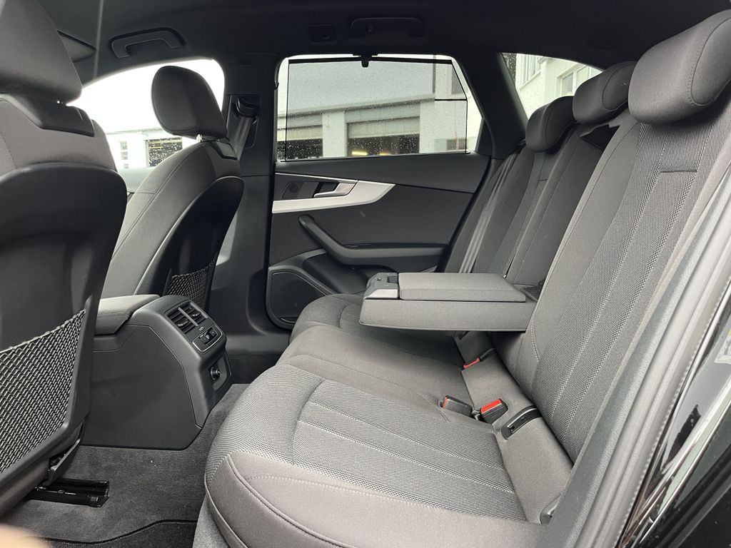 Audi A4 Avant 2.0 TFSI quattro Blackline S-Line Optik 17