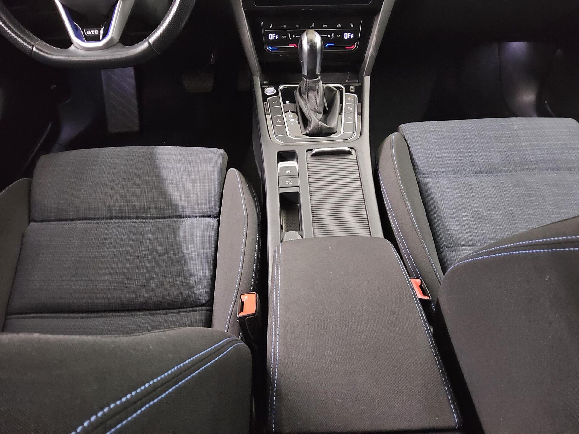 Volkswagen Passat Var. GTE 1.4 TSI Navi LED RFK 6