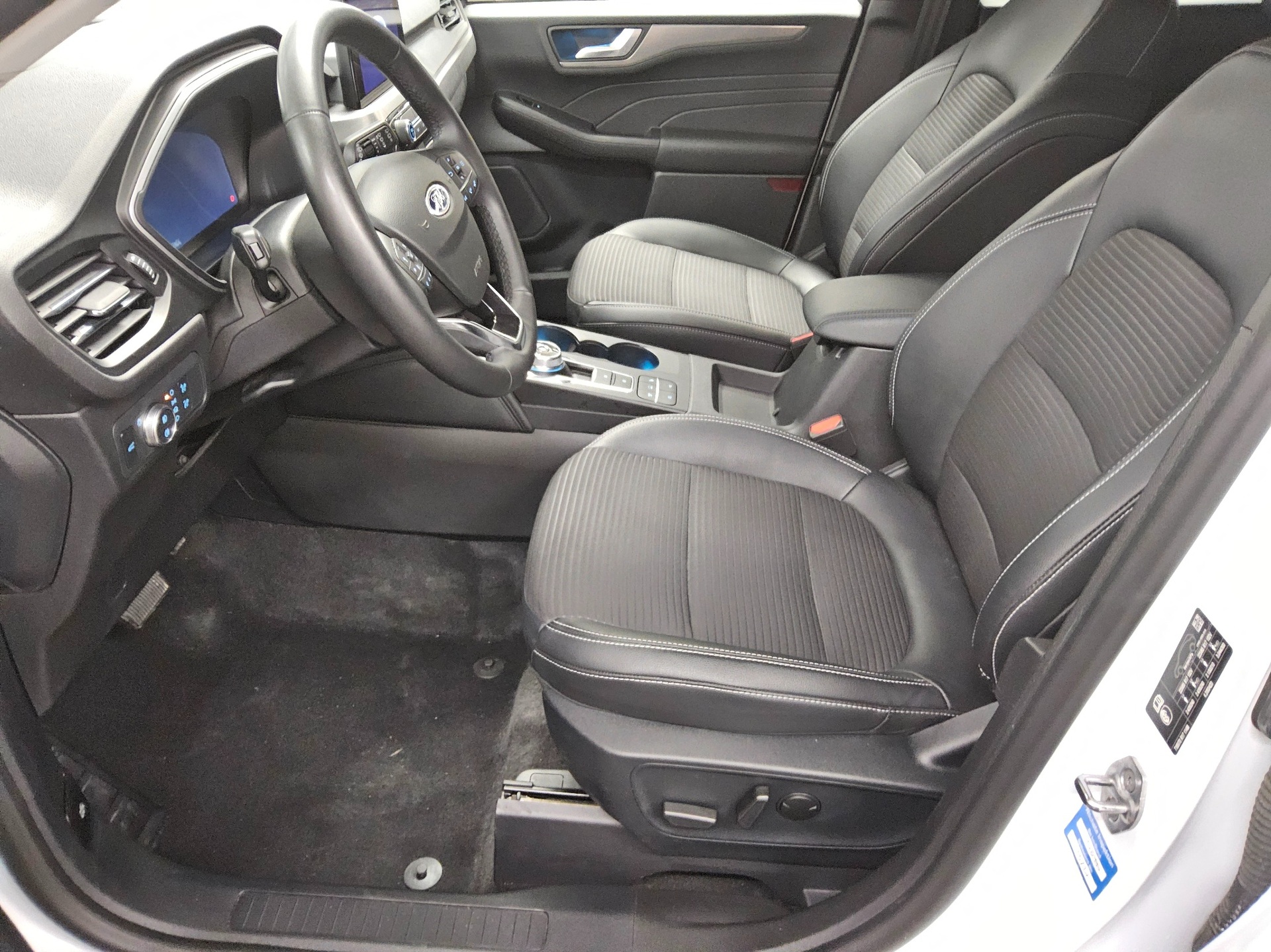 Ford Kuga 2.0 EB Titanium X Navi LED DigiTacho HuD 9