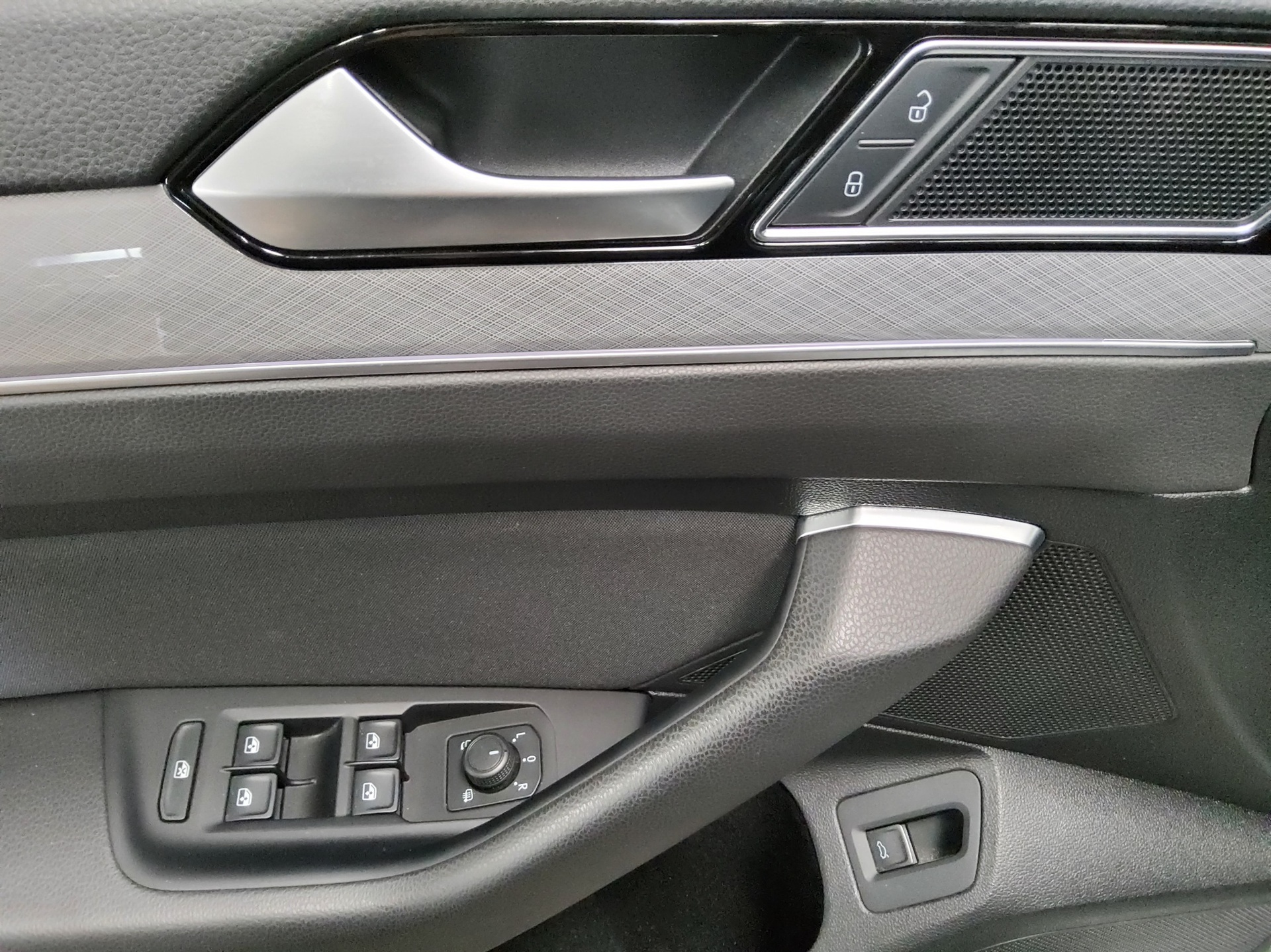 Volkswagen Passat Var. 1.5 TSI Business Navi AHK AID RfK 10