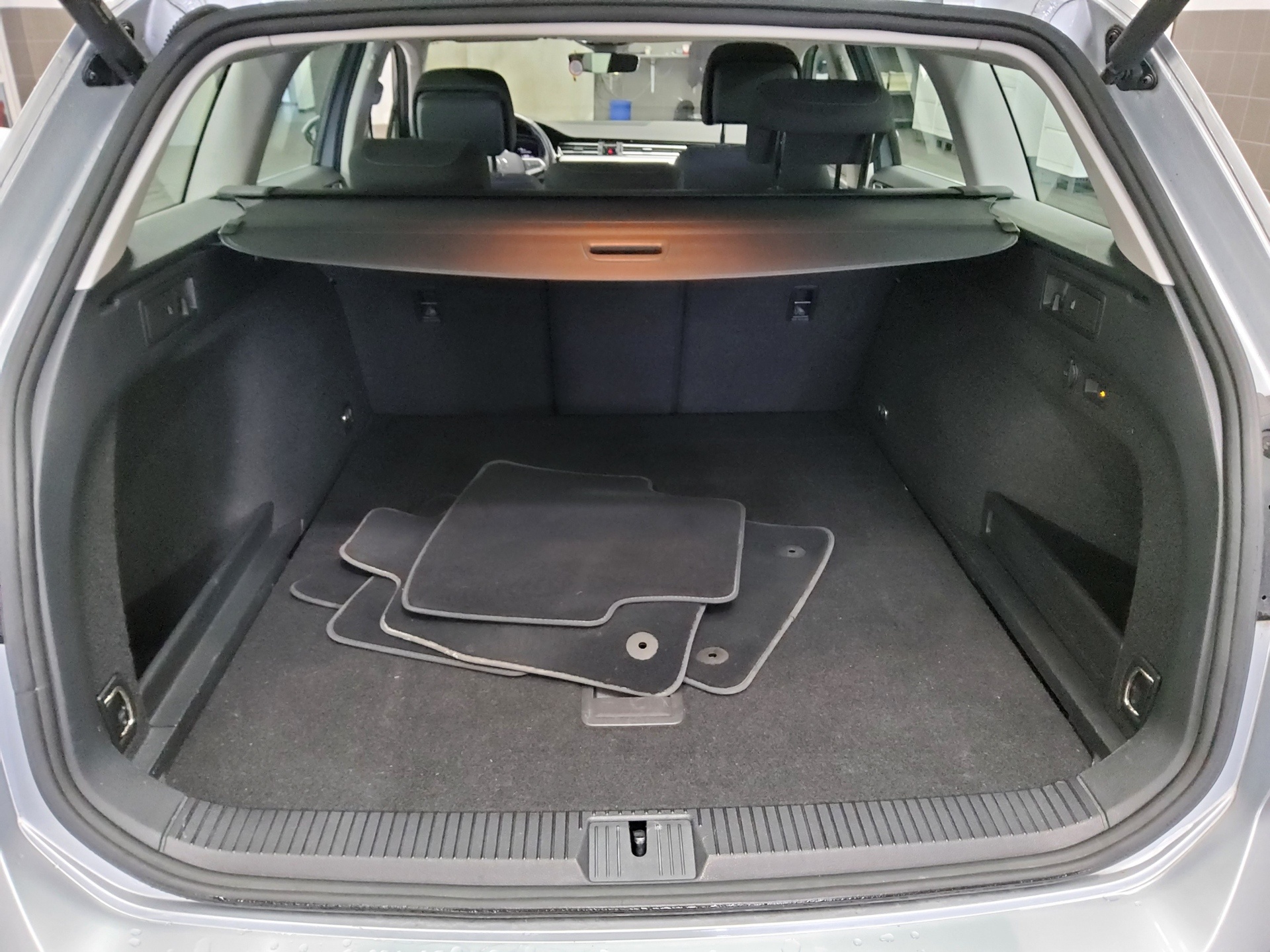 Volkswagen Passat Var. 1.5 TSI Business Navi AHK AID RfK 12