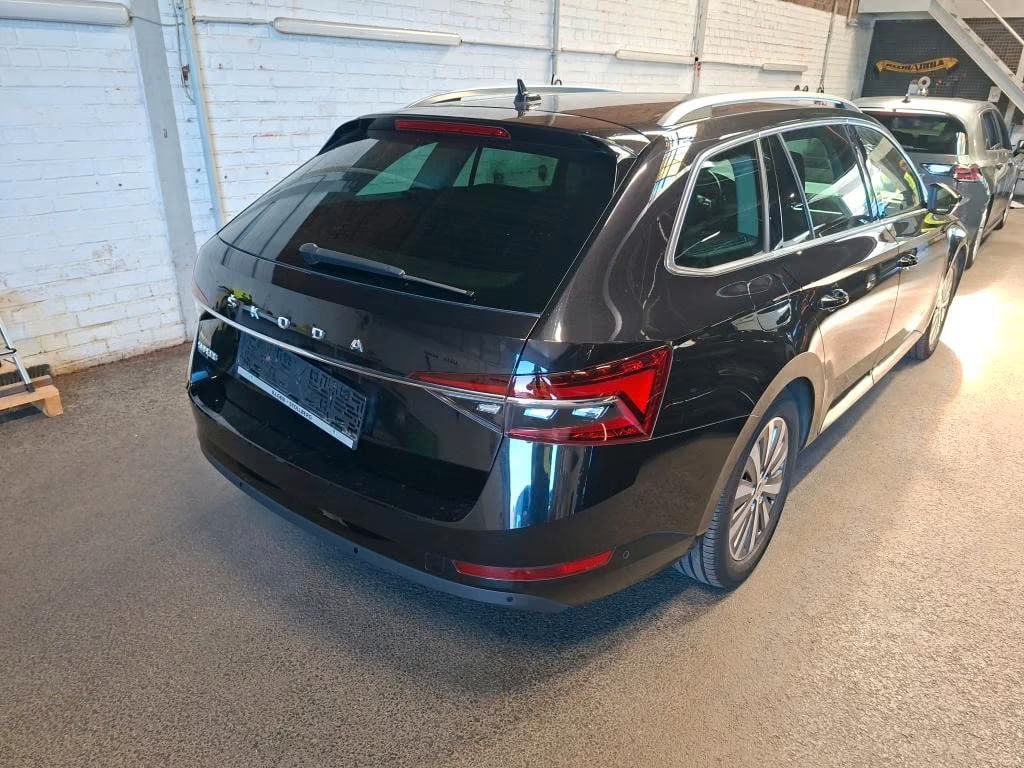 Skoda Superb 2.0 2023 4