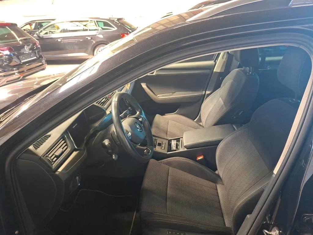 Skoda Superb 2.0 2023 5