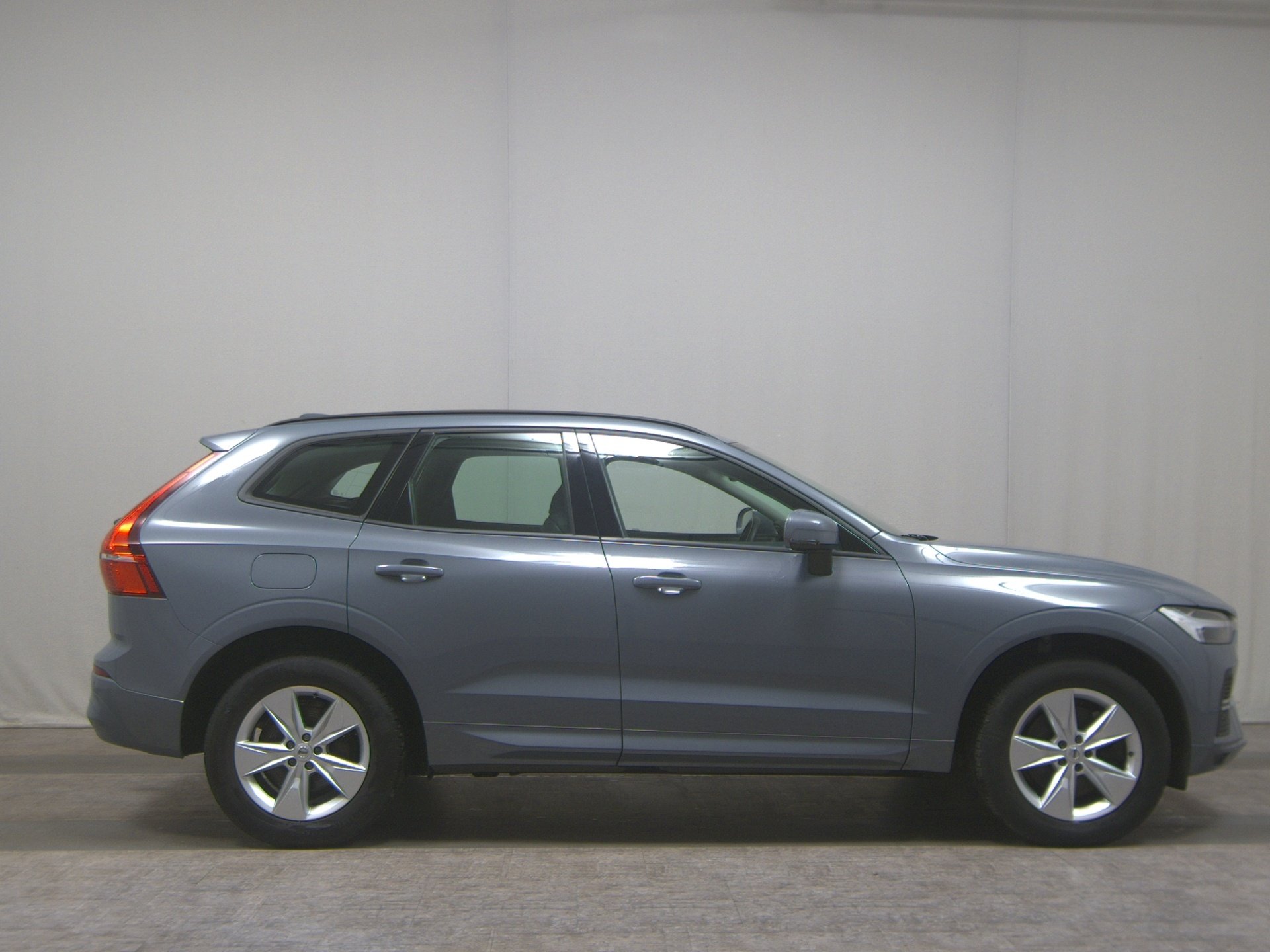 Volvo XC60 B4 Momentum Leder Navi LED RfK AHK Sound