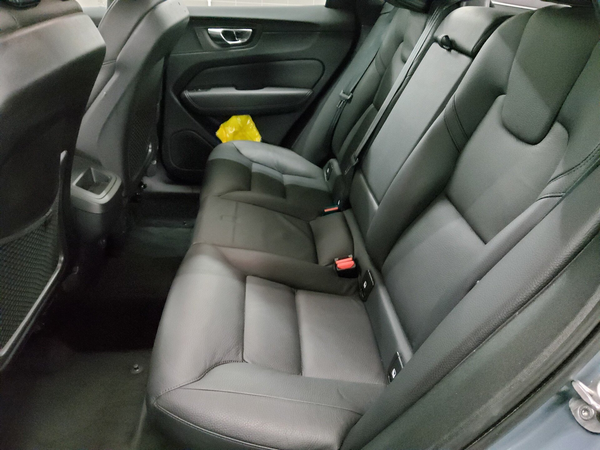 Volvo XC60 B4 Momentum Leder Navi LED RfK AHK Sound 13