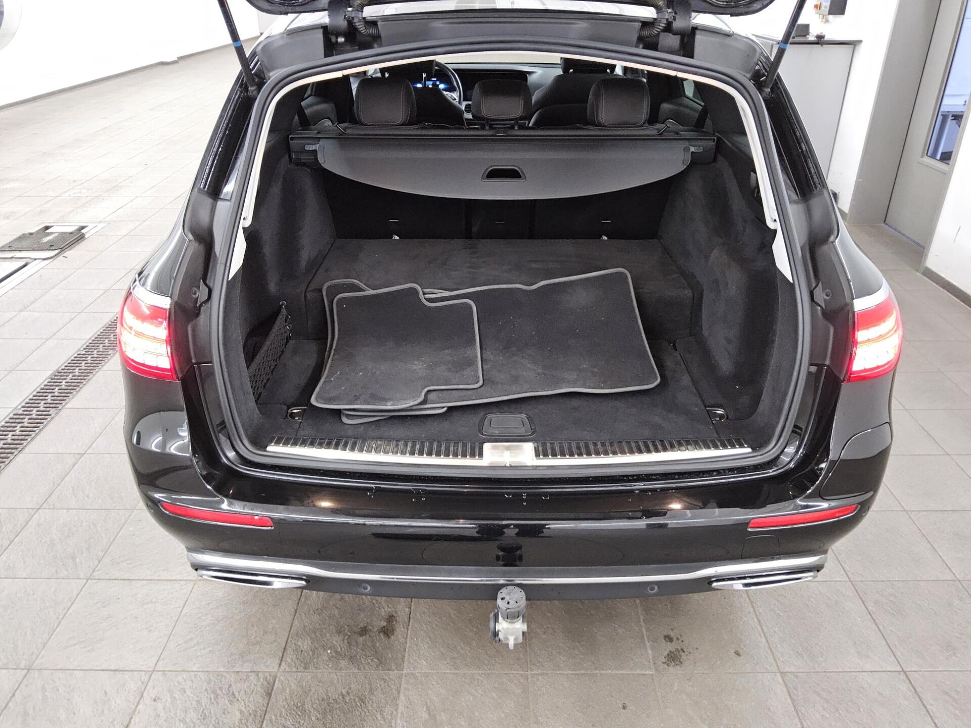 Mercedes-Benz E 300 T de 4M Exclusive T-Leder Navi LED RfK AHK 12