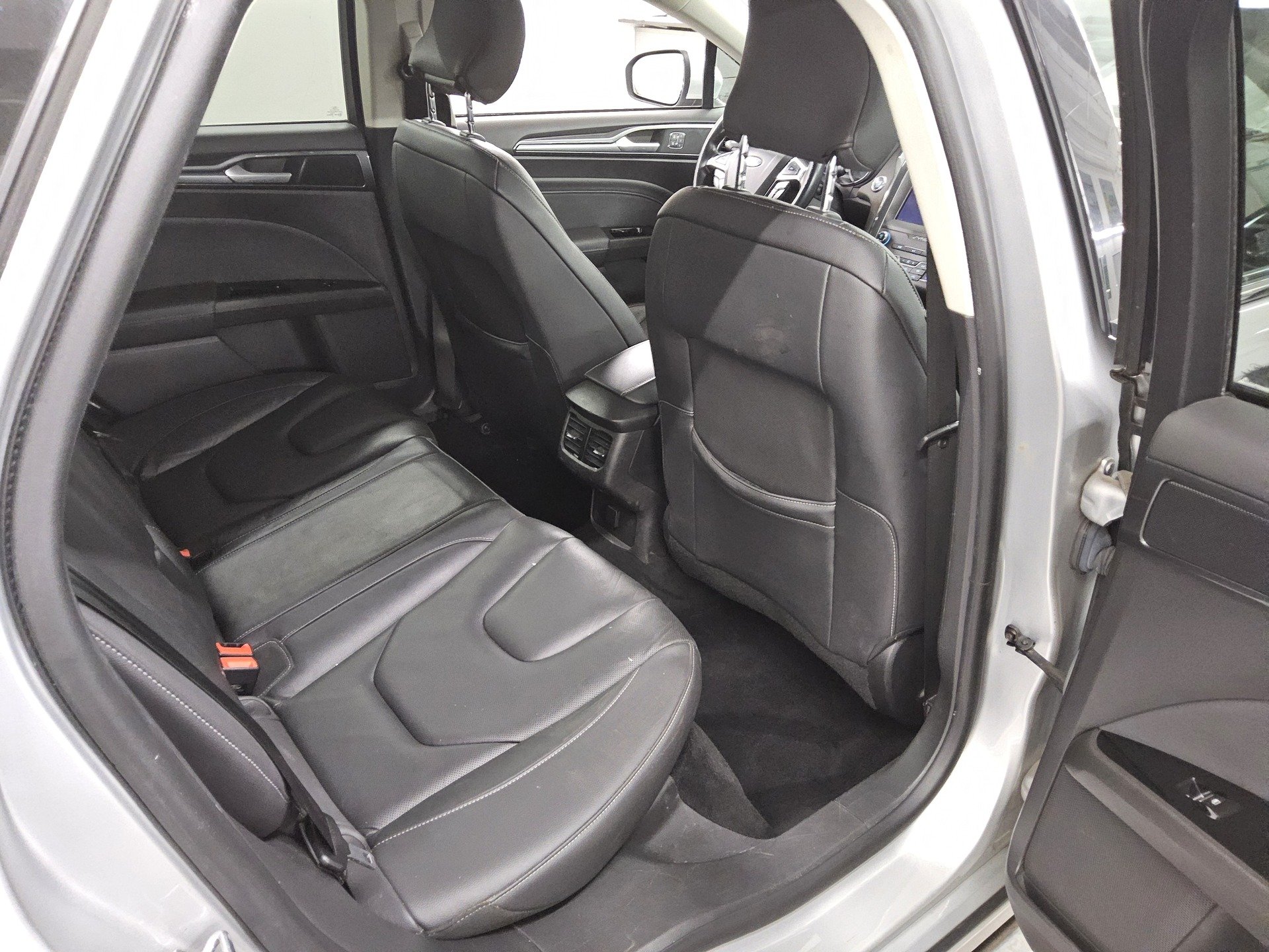 Ford Mondeo Turnier 2.0 EB Titanium Leder Nav LED AHK 13