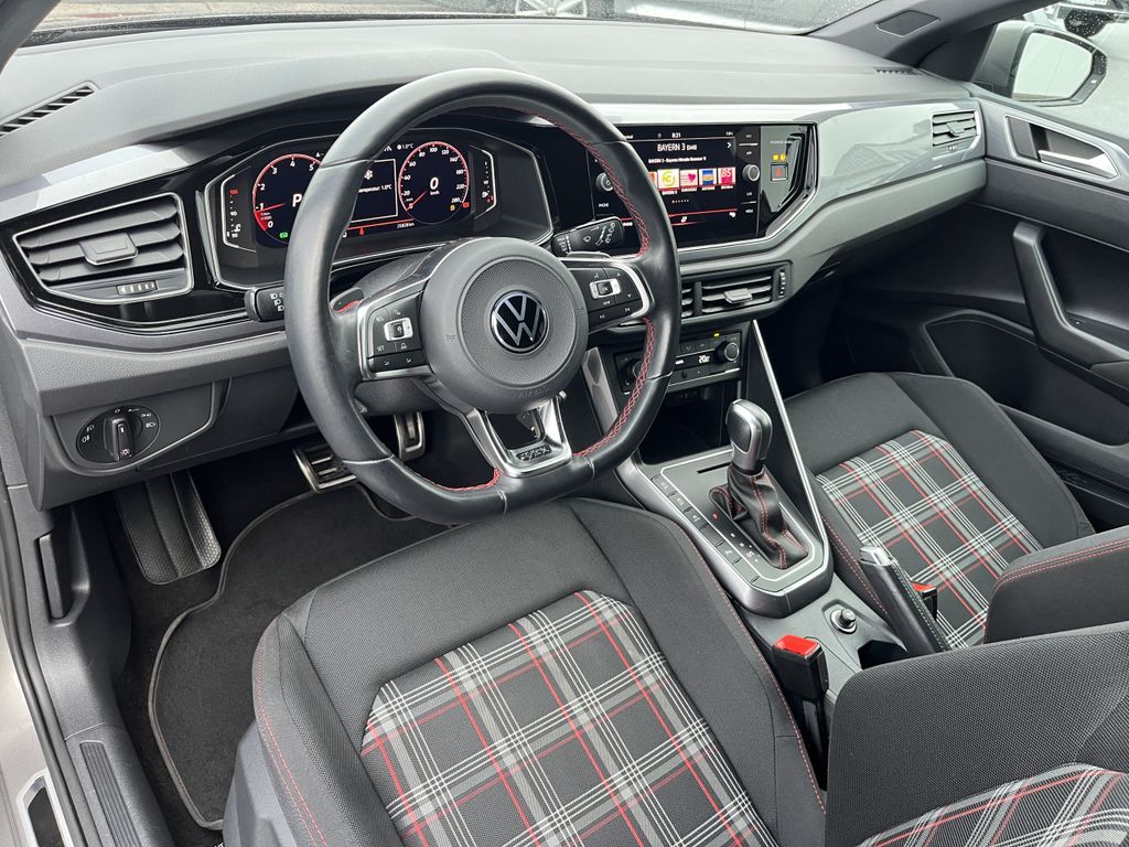 Volkswagen Polo GTI 2.0 TSI DSG 10