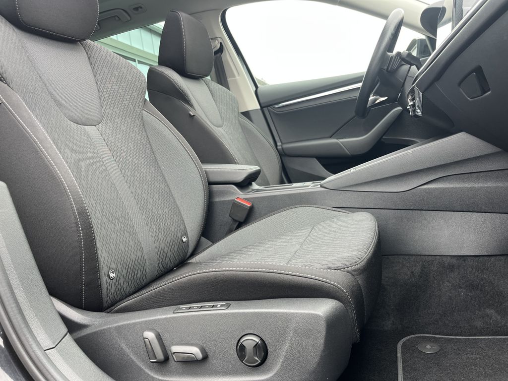 Skoda Octavia Combi 2.0 TDI DSG Style 13