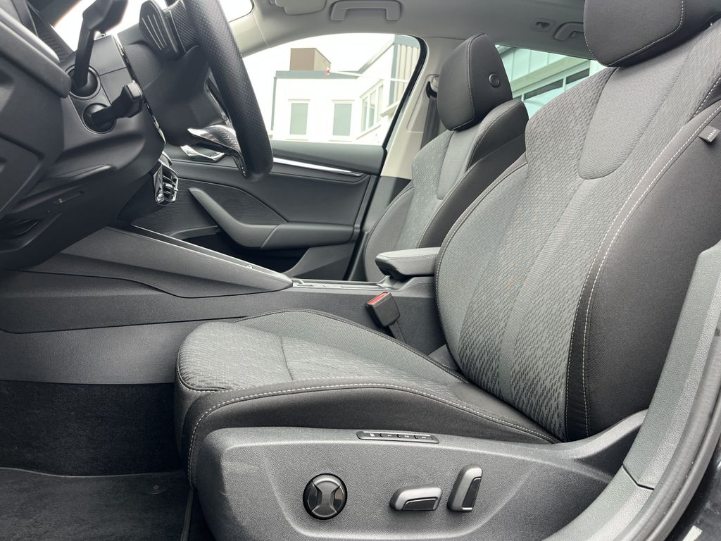 Skoda Octavia Combi 2.0 TDI DSG Style 11