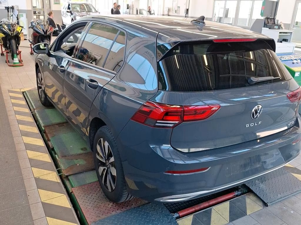 Volkswagen Golf 1.0 2024 3