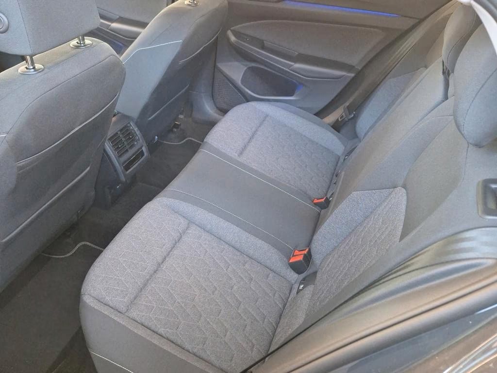 Volkswagen Golf 1.0 2024 6
