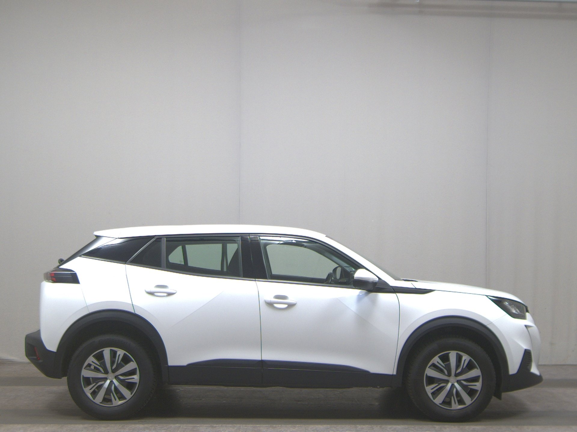 Peugeot 2008 1.5 BlueHDI Active Navi LED AHK Shz PDC DAB