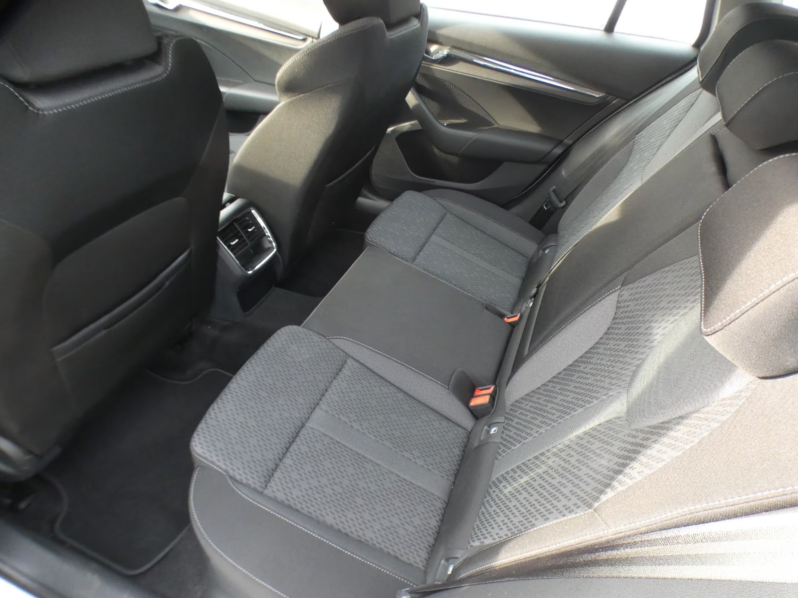 Skoda Superb 2.0 2023 8
