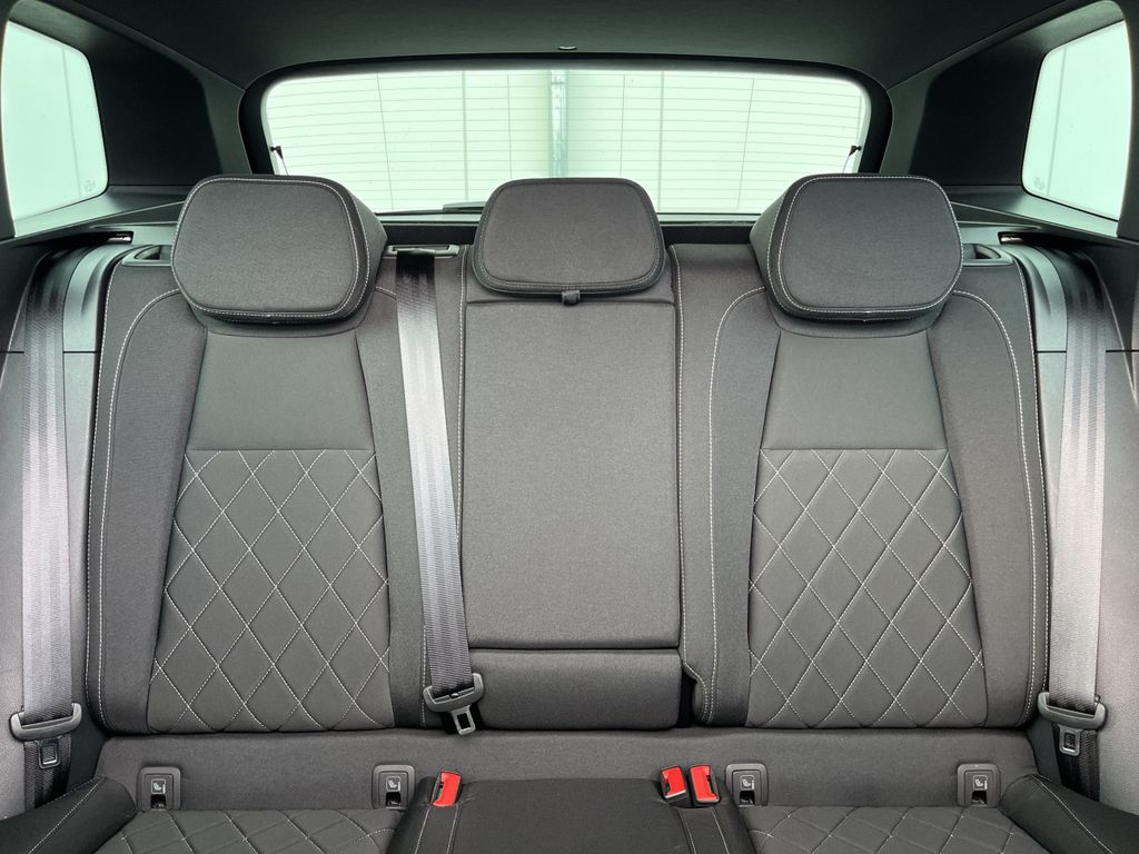 Skoda Karoq 1.5 TSI DSG SPORTLINE AHK PANO Navi 4xSHZ 17