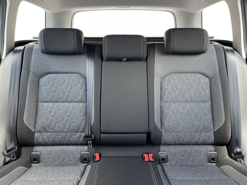 Volkswagen Passat Variant 1.5 TSI DSG R-Line 17