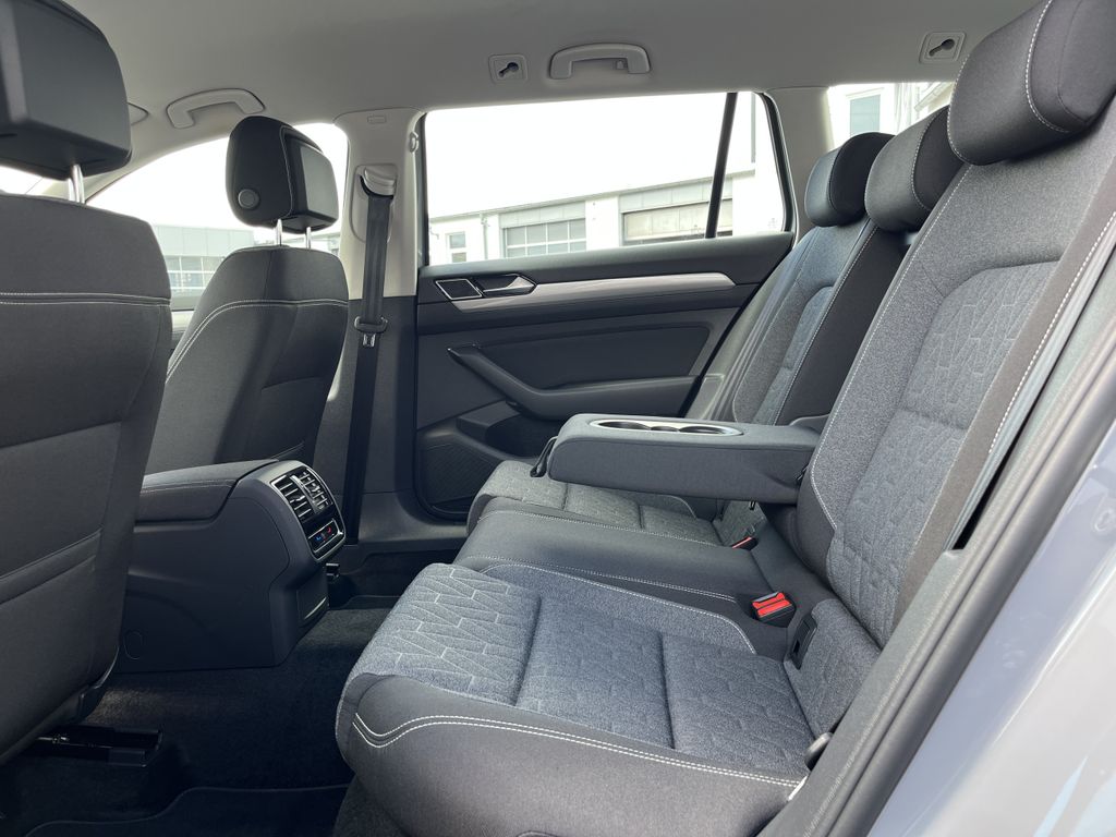 Volkswagen Passat Variant 1.5 TSI DSG R-Line 16