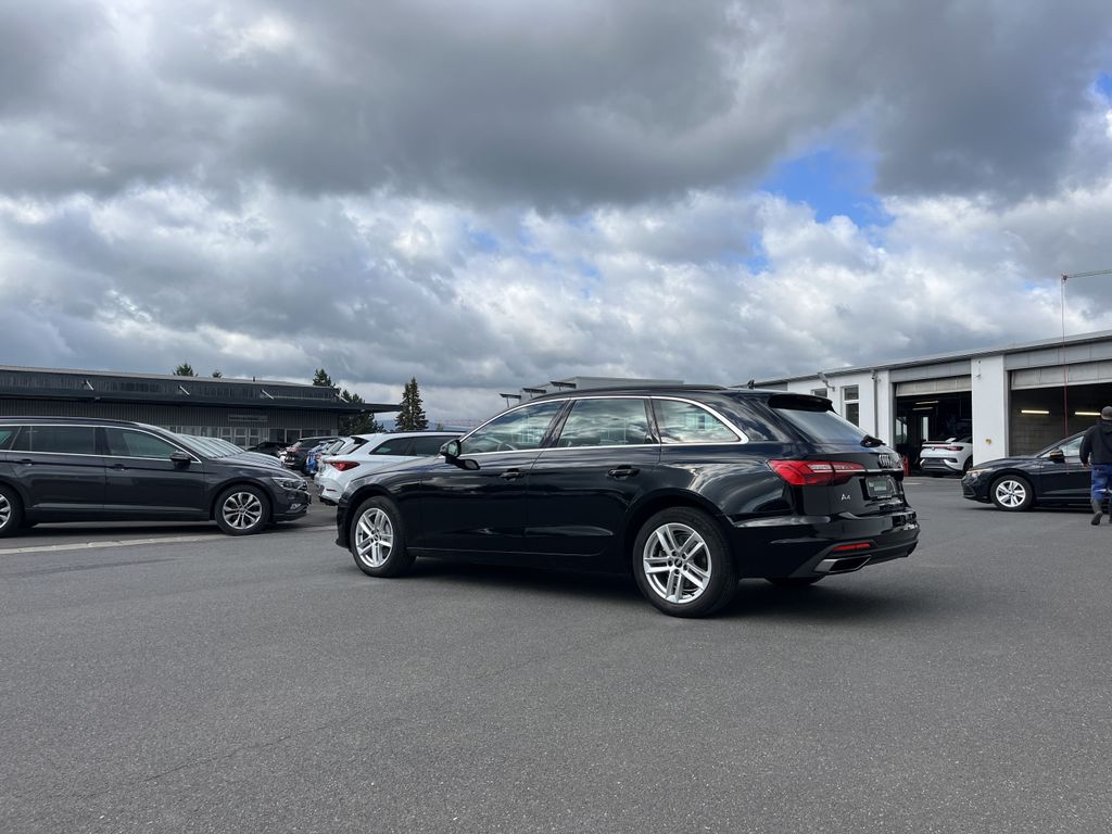 Audi A4 Avant 40 2.0 TDI S tronic 9