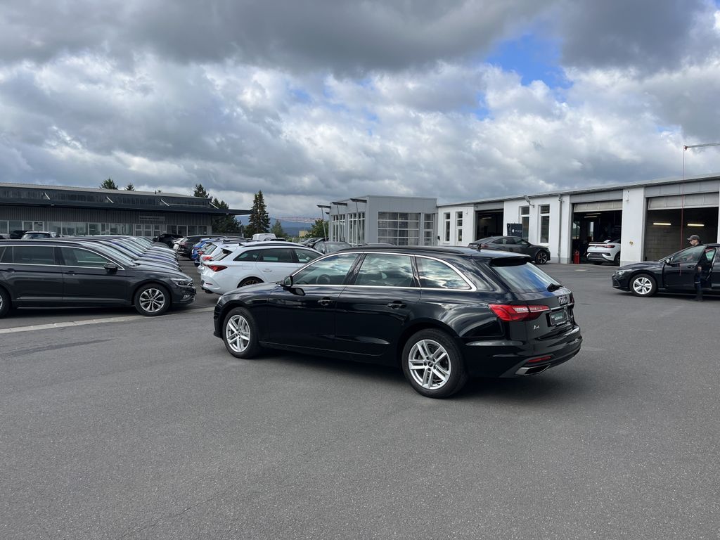 Audi A4 Avant 40 2.0 TDI S tronic 10