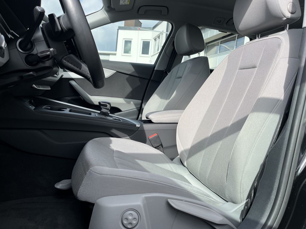 Audi A4 Avant 40 2.0 TDI S tronic 12