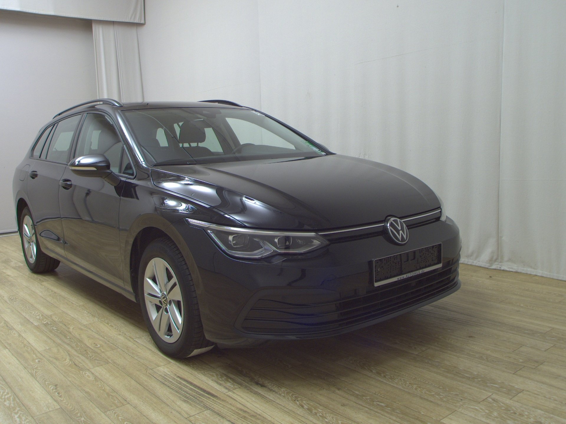 Volkswagen Golf-8 Var. 2.0 TDI Life Navi DC LED+ ACC 3