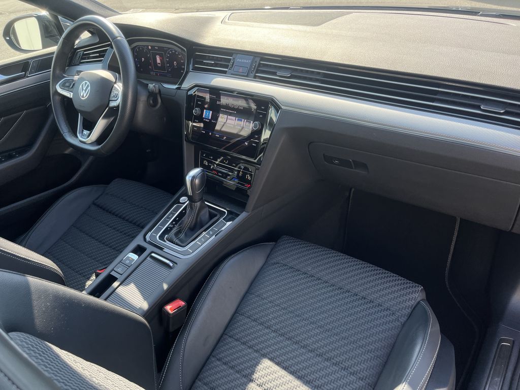 Volkswagen Passat Variant 1.5 TSI DSG R-LINE 12