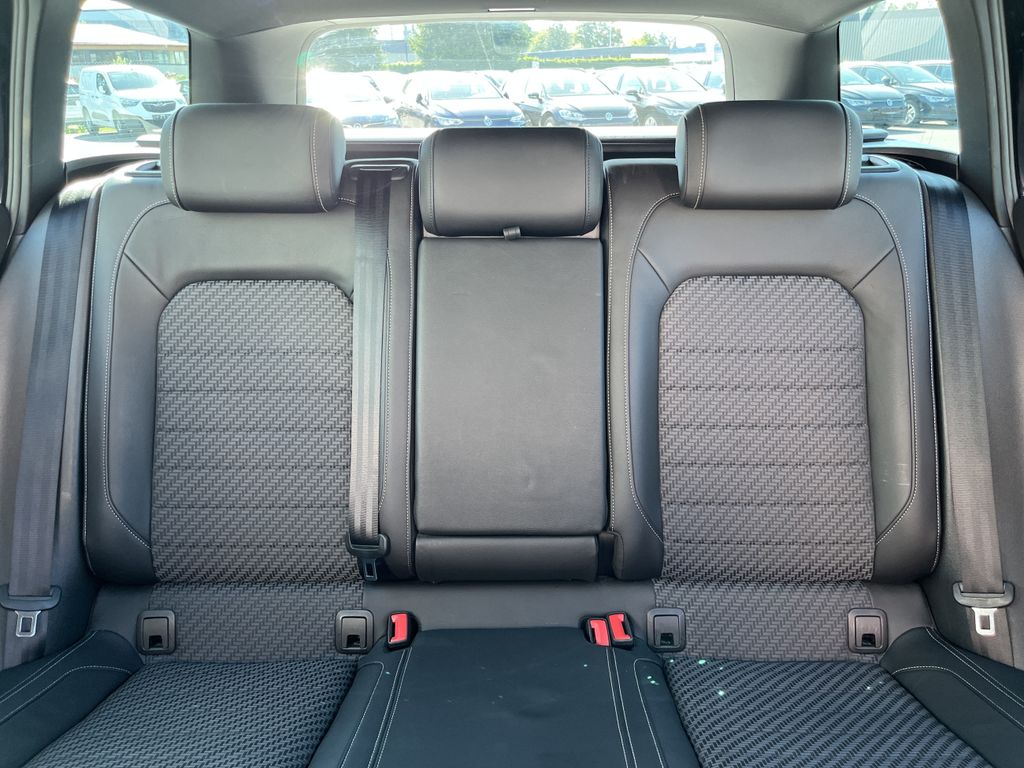 Volkswagen Passat Variant 1.5 TSI DSG R-LINE 16